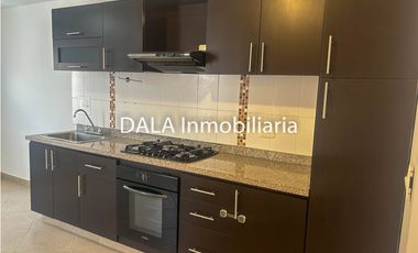 SE ARRIENDA  CASA EN CAJICA, SECTOR EL BOHIO