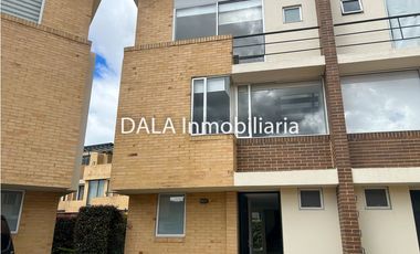 SE ARRIENDA  CASA EN CAJICA, SECTOR EL BOHIO