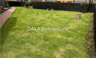 SE ARRIENDA  CASA EN CAJICA, SECTOR EL BOHIO