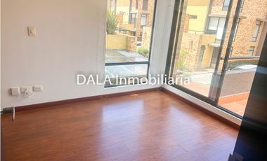 SE ARRIENDA  CASA EN CAJICA, SECTOR EL BOHIO