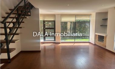 SE ARRIENDA  CASA EN CAJICA, SECTOR EL BOHIO