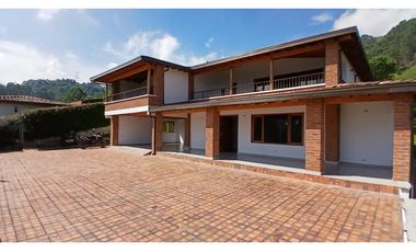 Casa en Arriendo La Mina Envigado