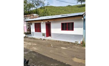 ¡SE VENDE CASA EN PUERTO CALDAS!