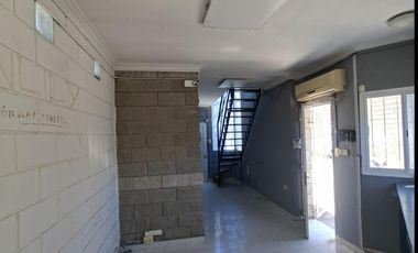 Gran terreno con Oficina y  Galpón con salida a dos calles, ideal para correalón