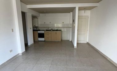 Muy buen 2 AMB en 1er Piso al contrafrente.- Banfield Este