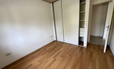 Muy buen 2 AMB en 1er Piso al contrafrente.- Banfield Este