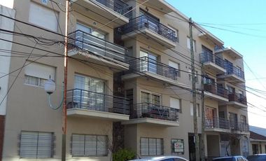 Muy buen 2 AMB en 1er Piso al contrafrente.- Banfield Este