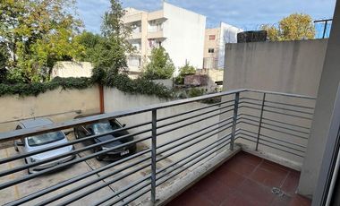 Muy buen 2 AMB en 1er Piso al contrafrente.- Banfield Este