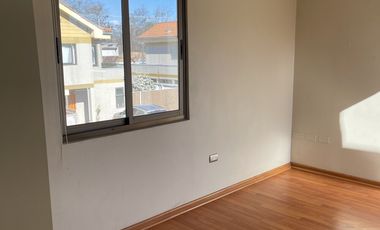 Casa en Venta 3D 3B Condominio Las Azaleas Machalí | Amplio Terreno 236 m² + Patio + Balcones