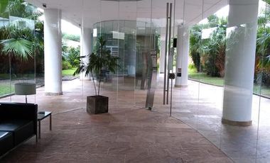 Exclusivo departamento en Alquiler 3 dormitorios, dependencia y cochera.