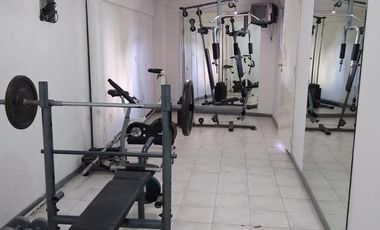 Exclusivo departamento en Alquiler 3 dormitorios, dependencia y cochera.