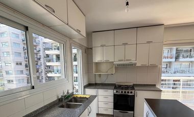 Exclusivo departamento en Alquiler 3 dormitorios, dependencia y cochera.