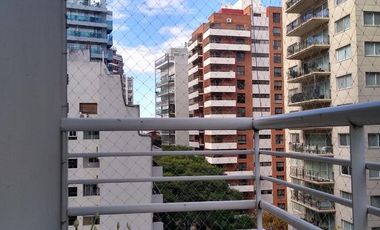 Exclusivo departamento en Alquiler 3 dormitorios, dependencia y cochera.