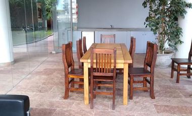 Exclusivo departamento en Alquiler 3 dormitorios, dependencia y cochera.