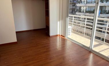 Exclusivo departamento en Alquiler 3 dormitorios, dependencia y cochera.