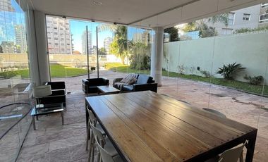 Exclusivo departamento en Alquiler 3 dormitorios, dependencia y cochera.