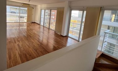 Exclusivo departamento en Alquiler 3 dormitorios, dependencia y cochera.