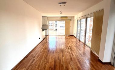 Exclusivo departamento en Alquiler 3 dormitorios, dependencia y cochera.