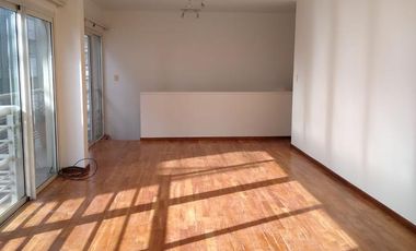 Exclusivo departamento en Alquiler 3 dormitorios, dependencia y cochera.