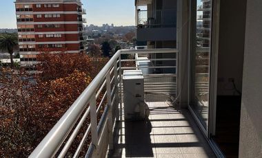 Exclusivo departamento en Alquiler 3 dormitorios, dependencia y cochera.