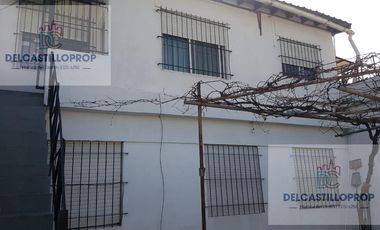 Oportunidad para 2 Familias – 2 Casas en Block con Jardín y Pileta