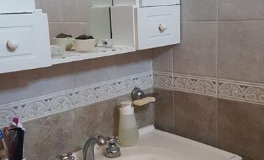Oportunidad para 2 Familias – 2 Casas en Block con Jardín y Pileta
