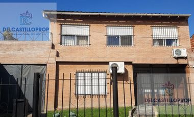 Oportunidad para 2 Familias – 2 Casas en Block con Jardín y Pileta