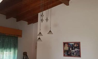 Oportunidad para 2 Familias – 2 Casas en Block con Jardín y Pileta