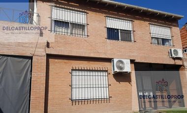 Oportunidad para 2 Familias – 2 Casas en Block con Jardín y Pileta