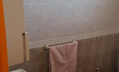 Oportunidad para 2 Familias – 2 Casas en Block con Jardín y Pileta