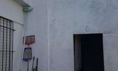 Oportunidad para 2 Familias – 2 Casas en Block con Jardín y Pileta