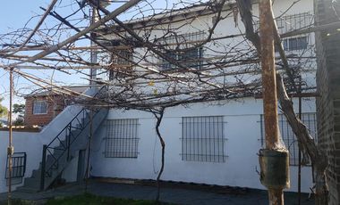 Oportunidad para 2 Familias – 2 Casas en Block con Jardín y Pileta