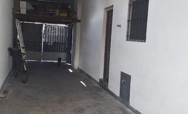 Oportunidad para 2 Familias – 2 Casas en Block con Jardín y Pileta