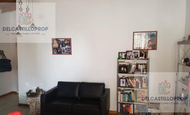 Oportunidad para 2 Familias – 2 Casas en Block con Jardín y Pileta