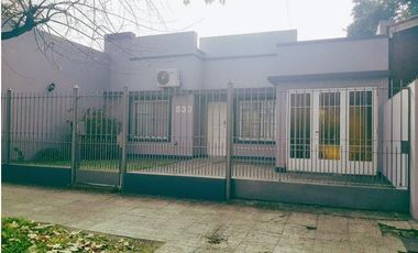 VENTA - Casa, 3 dorm - EXCELENTE UBICACIÓN, Lomas de Zamora, Este