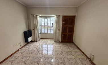 Departamento tipo casa 4 ambientes con COCHERA Y PATIO en Wilde