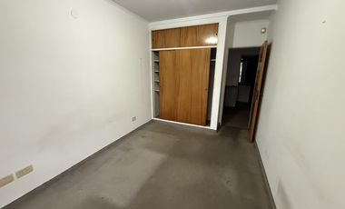 Departamento tipo casa 4 ambientes con COCHERA Y PATIO en Wilde