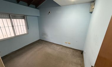 Departamento tipo casa 4 ambientes con COCHERA Y PATIO en Wilde