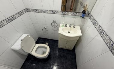 Departamento tipo casa 4 ambientes con COCHERA Y PATIO en Wilde