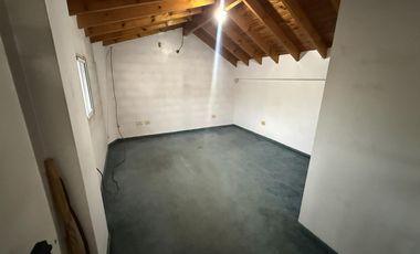 Departamento tipo casa 4 ambientes con COCHERA Y PATIO en Wilde