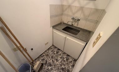 Departamento tipo casa 4 ambientes con COCHERA Y PATIO en Wilde