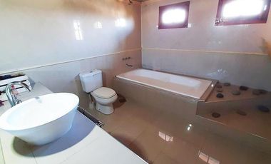 Departamento de 5 ambientes   Galpón con oficina y baño - Moron Norte