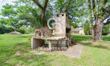 Quinta sobre gran terreno arbolado