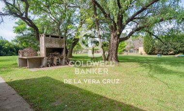 Quinta sobre gran terreno arbolado