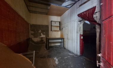 Casa con 2 locales y vivienda de 3 amb, sobre calle concurrida. Ideal inversor!