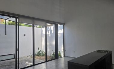 TOWN HOUSE EN MONTEBELLO A UNAS CALLES DE LA ANDRES GARCIA LAVIN