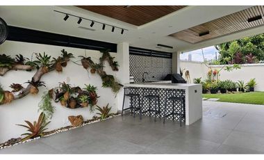 VENTA CASA MODERNA EN COSTA SUR (CP)
