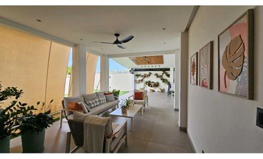 VENTA CASA MODERNA EN COSTA SUR (CP)