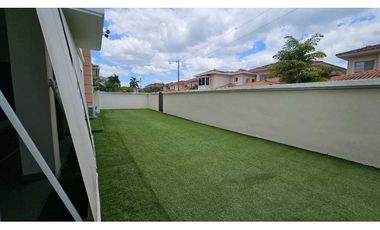 VENTA CASA MODERNA EN COSTA SUR (CP)