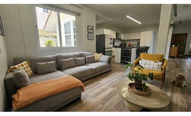 VENTA CASA MODERNA EN COSTA SUR (CP)